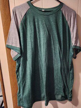 **Green & Gray Raglan Tee Size 6XL (Fits Like 3XL) Colorblock Short Sleeve T-Shi